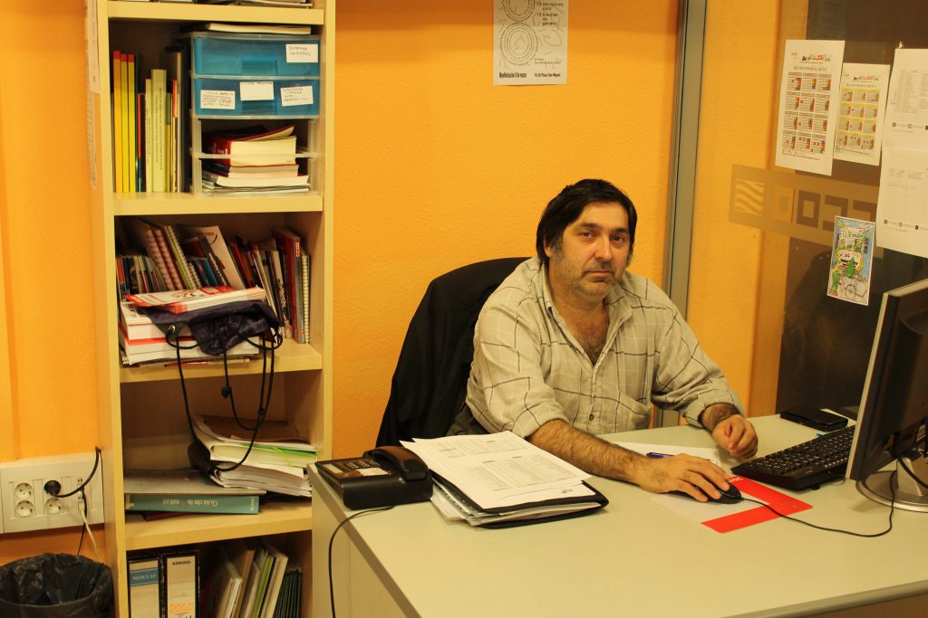  Manuel Marco responsable de la sección sindical de Fomento de Construcciones y Contratas en Zaragoza y barrendero en el turno de noche de lunes a sábado. 