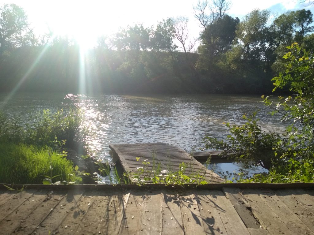 Embarcadero en el río Aragón, a su paso por Carcastillo