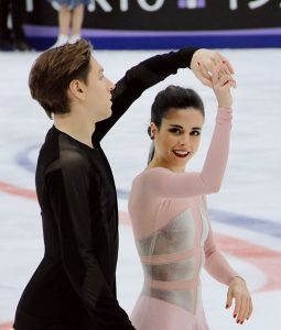 Sara Hurtado junto a su pareja de competición Kirill Khaliavin.